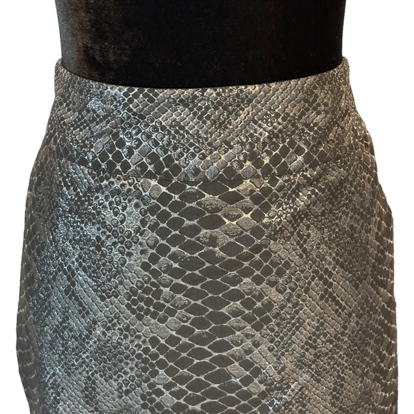Penta Metallic Reptile Print Pencil Skirt - Picture 2 of 6